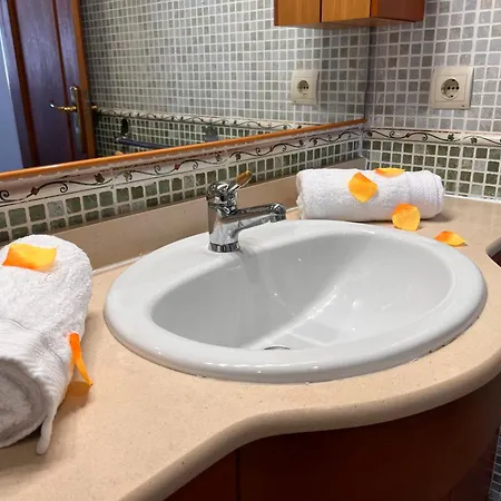 Om, Piscina Privada, Aire Acondicionado Free וילה