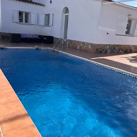 Om, Piscina Privada, Aire Acondicionado Free וילה