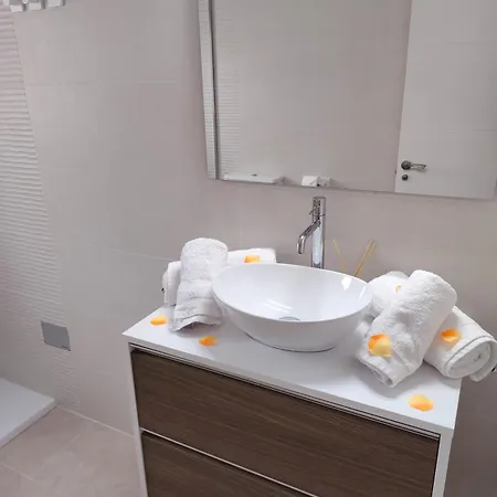 Om, Piscina Privada, Aire Acondicionado Free